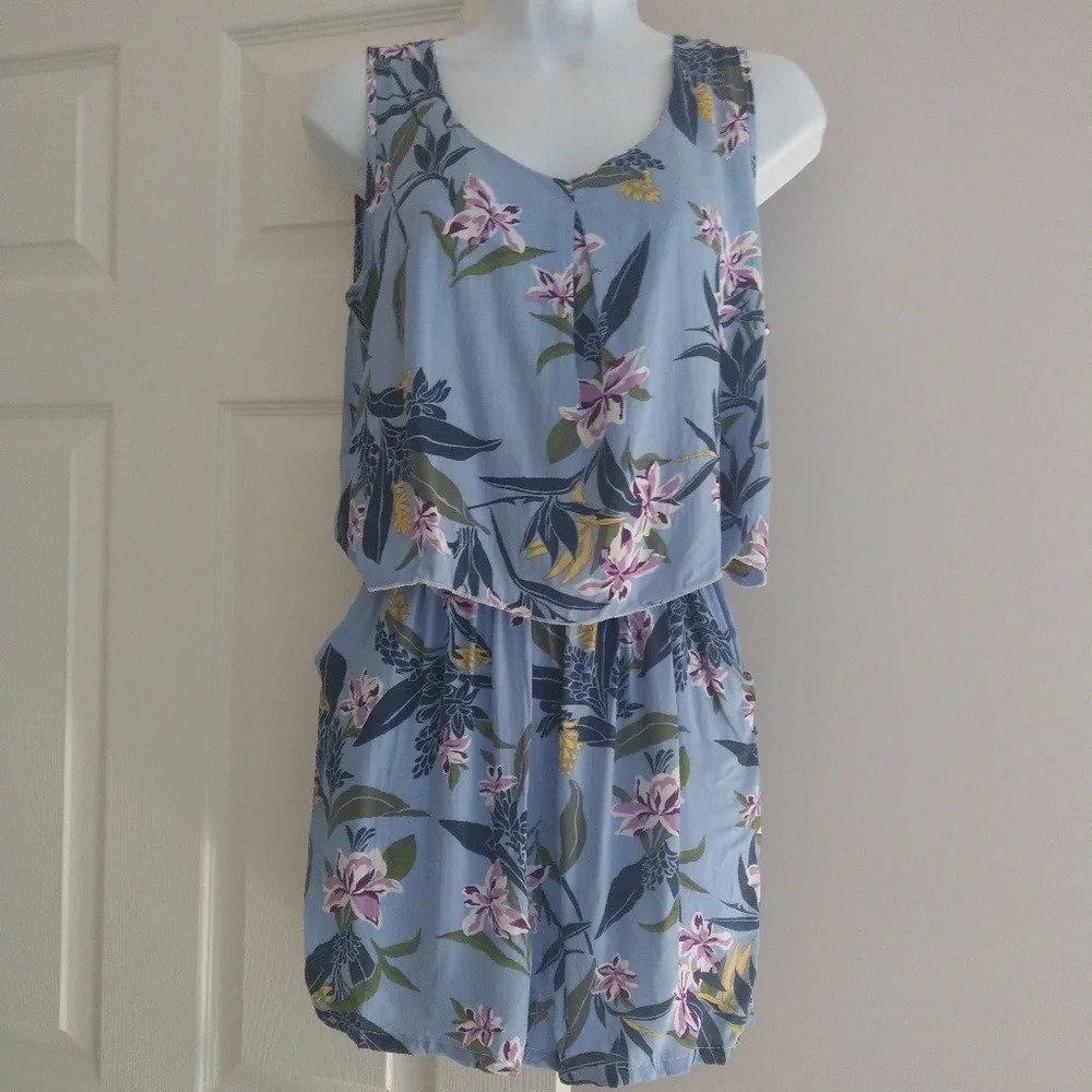 Floral one-piece romper, Size M,‎ NWT